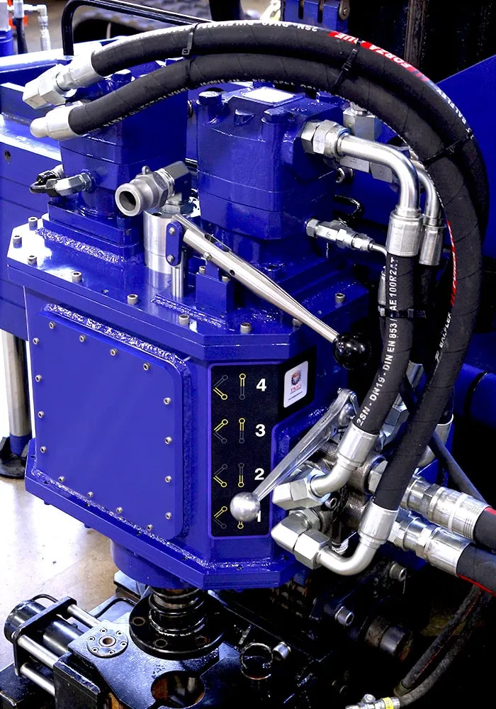 Motor de perforacion rotativa de cuatro velocidades, en nuestra maquina perforadora de suelos para estudios con saca nucleos pescador de la STR-155
