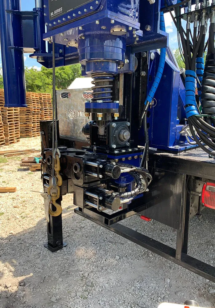 The STR-174TK truck mounted drilling rig comes with pipe clamp